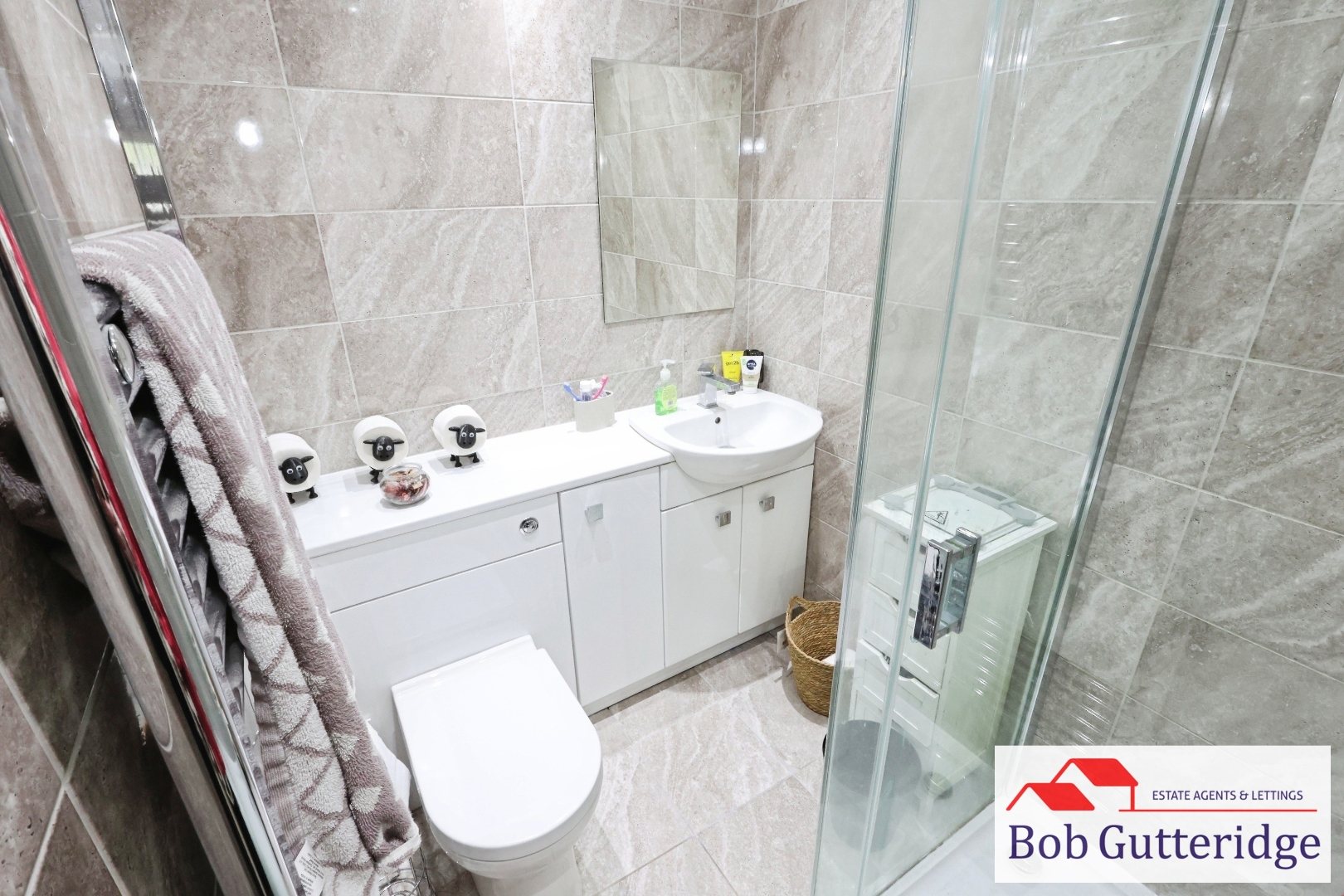 EN SUITE SHOWER ROOM
